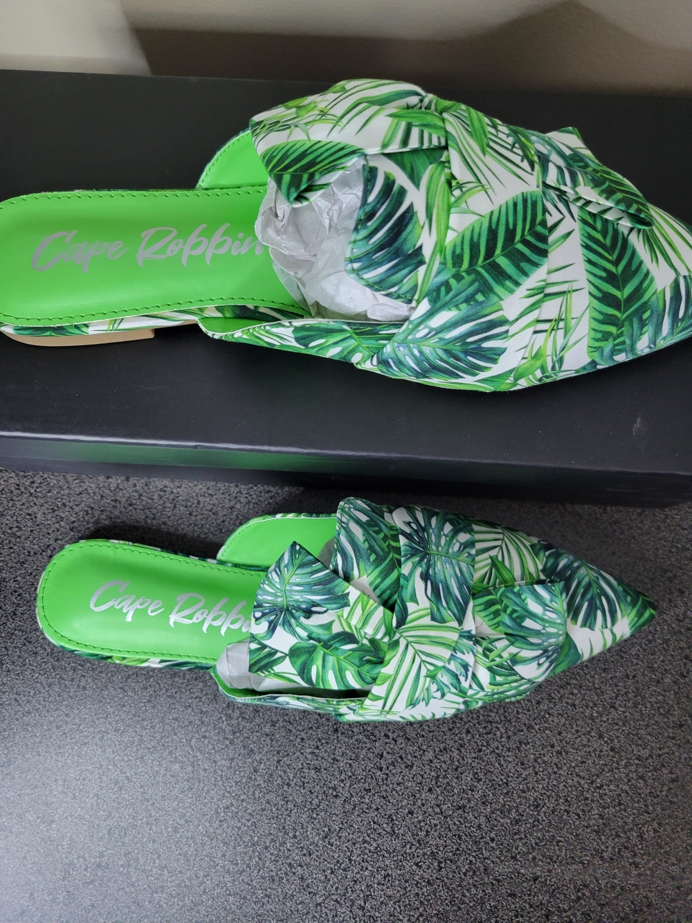 Cape Robbin Green Leaf Print Pointed Toe Slide